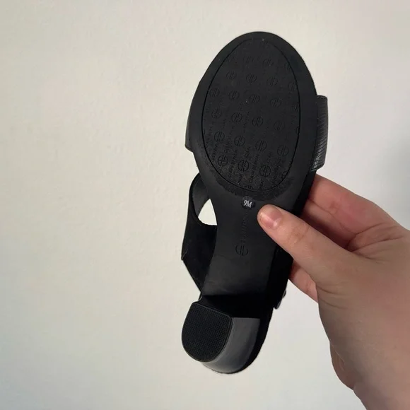 Giani Bernini Aikko Black Platform Chunky Buckle Heel 9M Modern Chic Like New - Picture 9 of 14